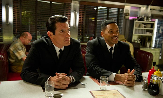 Men in Black 3 - Josh Brolin, Will Smith