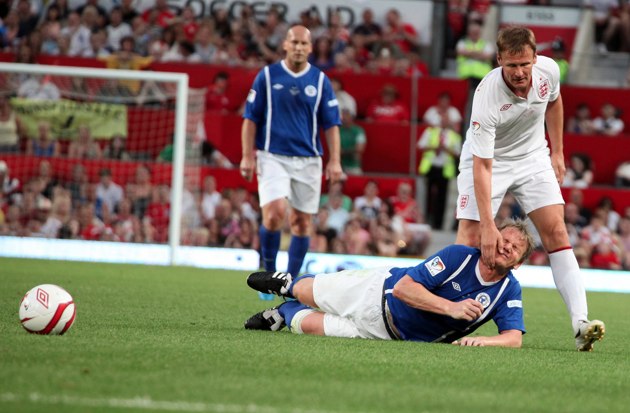 Gordon Ramsay injured - Soccer Aid